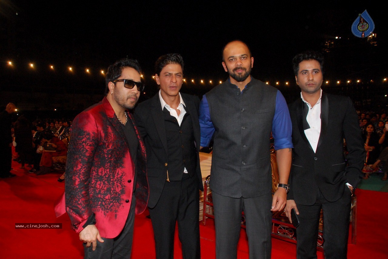 Bolly Celebs at Umang Event 02 - 76 / 98 photos