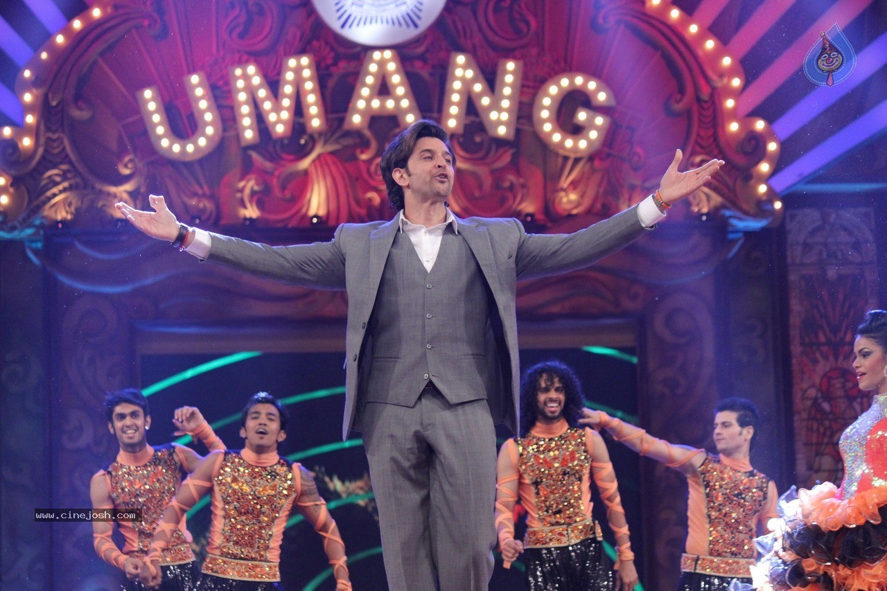 Bolly Celebs at Umang Event 02 - 82 / 98 photos