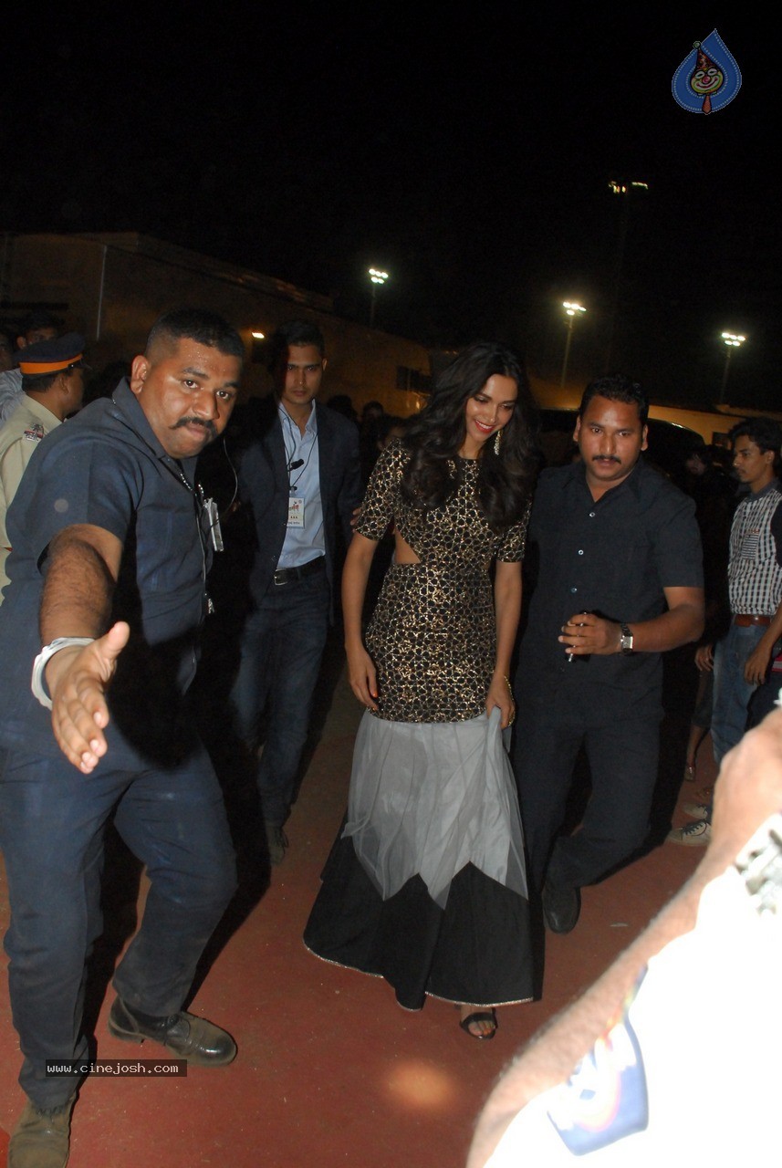 Bolly Celebs at Umang Event 02 - 83 / 98 photos
