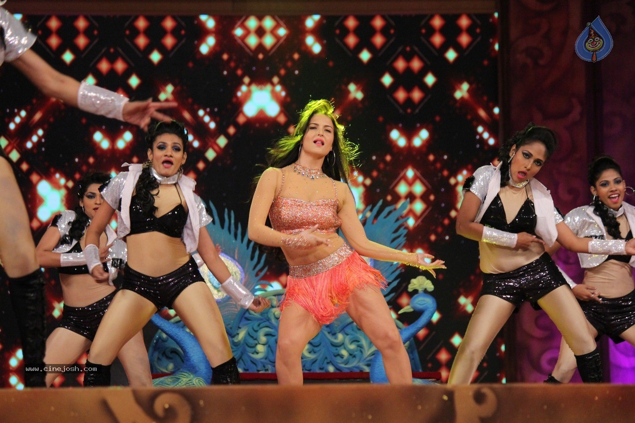 Bolly Celebs at Umang Event 02 - 84 / 98 photos