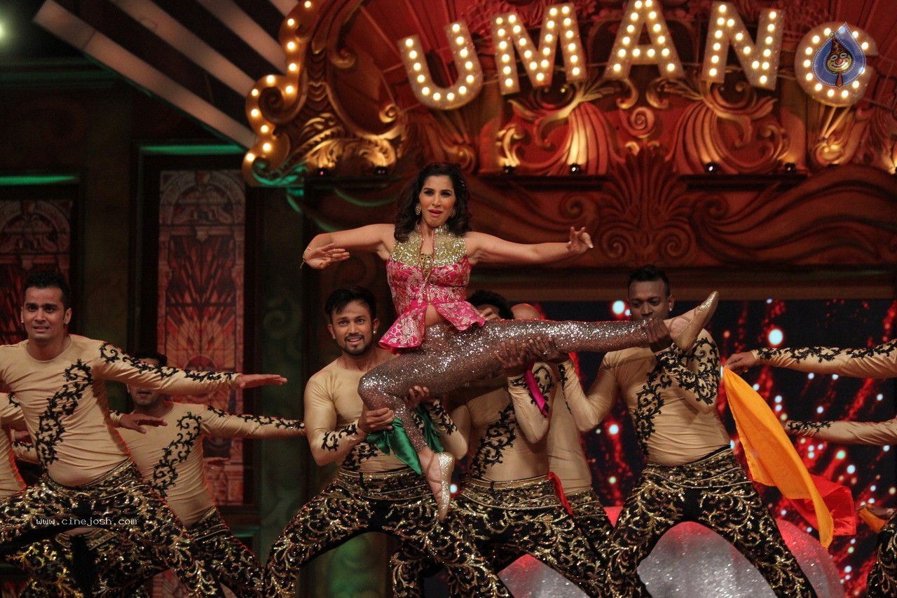 Bolly Celebs at Umang Event 02 - 89 / 98 photos