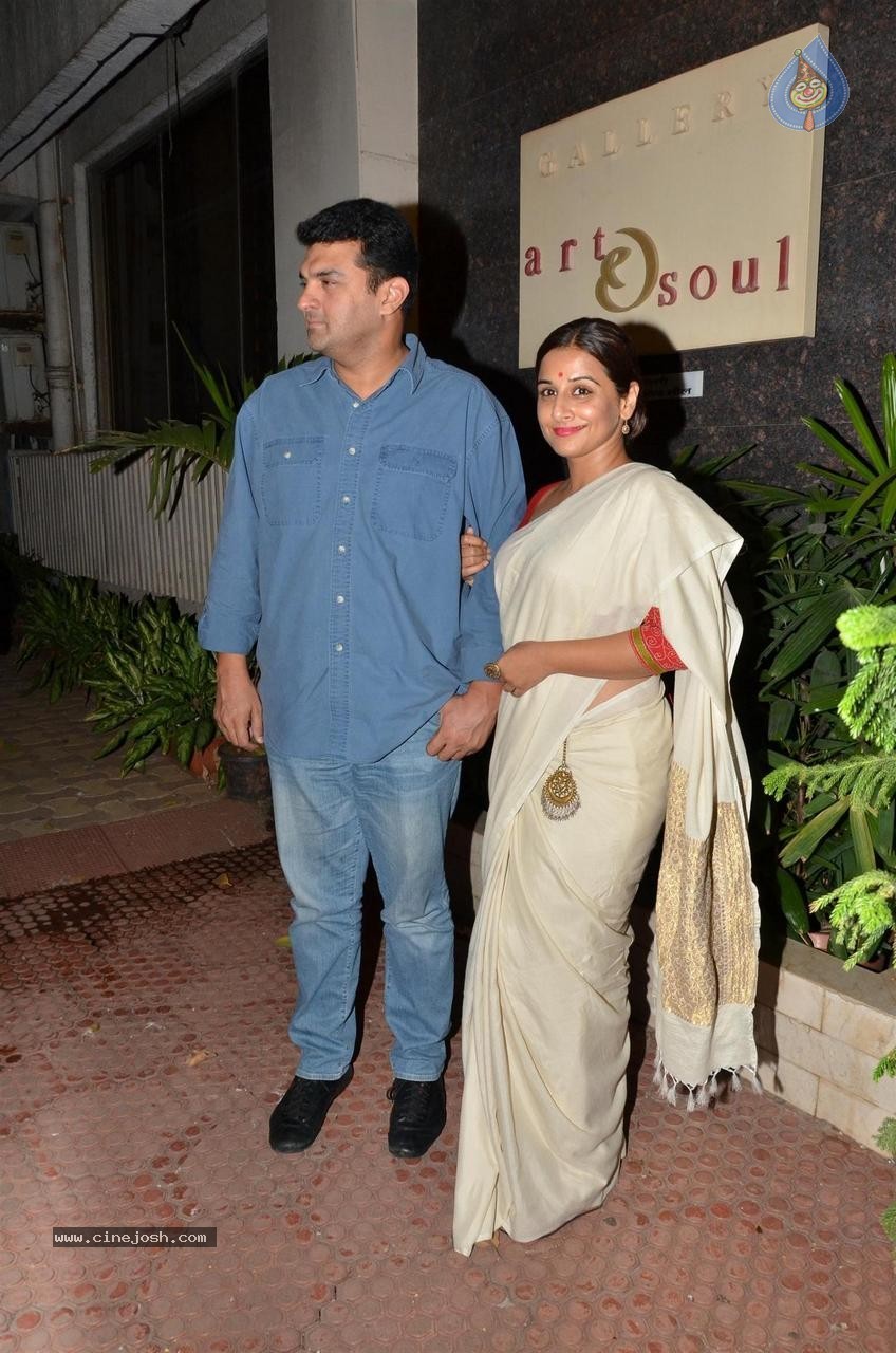 Bolly Celebs at Under Construction Show - 14 / 55 photos