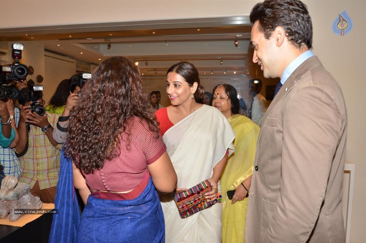 Bolly Celebs at Under Construction Show - 55 / 55 photos