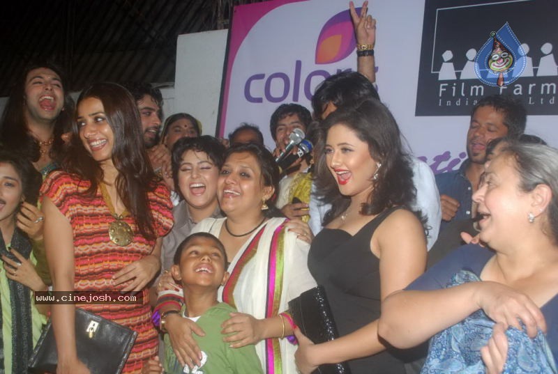 Bolly Celebs at Uttaran Party - 17 / 33 photos