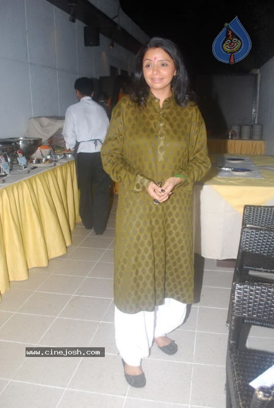 Bolly Celebs at Uttaran Party - 25 / 33 photos