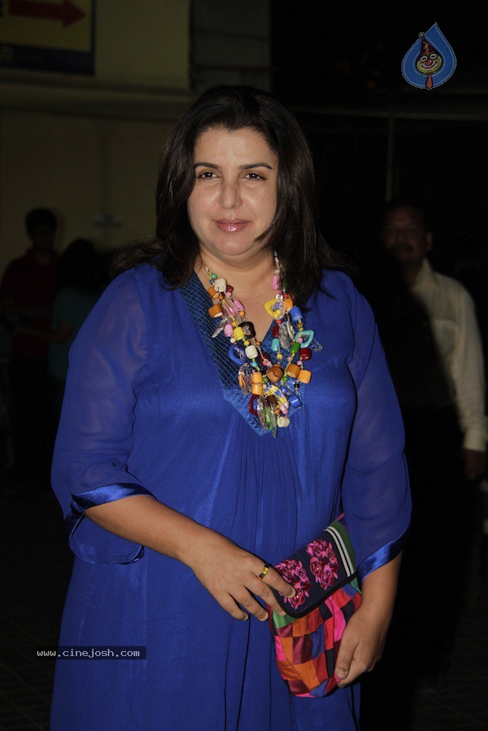 Celebs at Vicky Donor Premiere - 34 / 41 photos