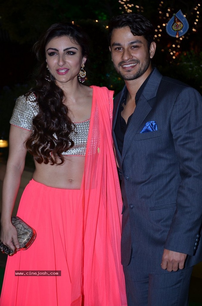 Bolly Celebs at Vishesh Bhatt Wedding Reception - 45 / 136 photos