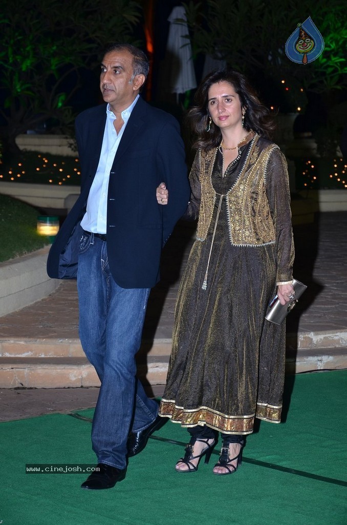 Bolly Celebs at Vishesh Bhatt Wedding Reception - 53 / 136 photos