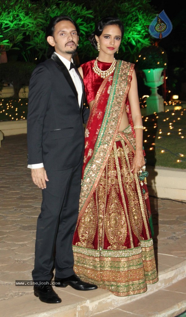 Bolly Celebs at Vishesh Bhatt Wedding Reception - 56 / 136 photos