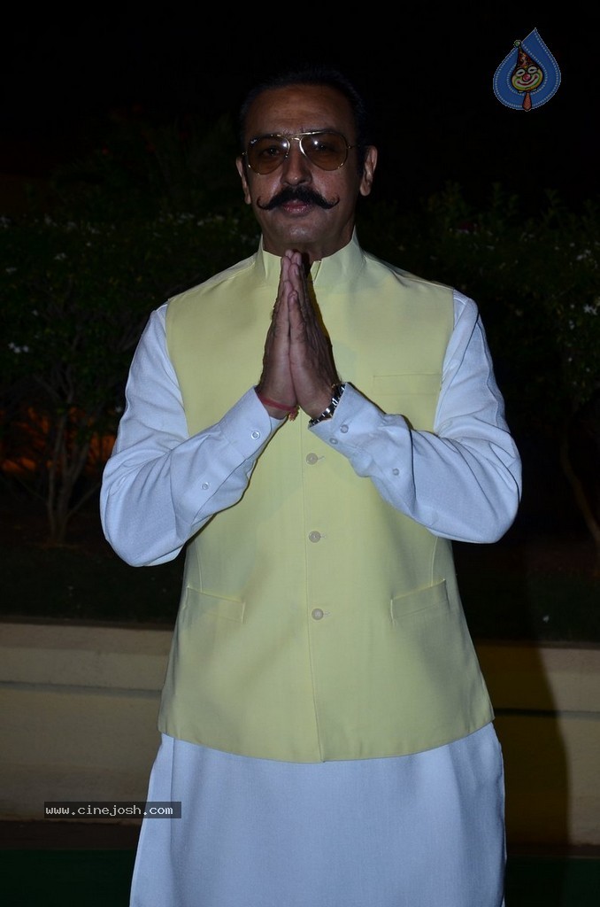 Bolly Celebs at Vishesh Bhatt Wedding Reception - 59 / 136 photos