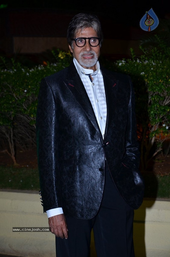 Bolly Celebs at Vishesh Bhatt Wedding Reception - 67 / 136 photos