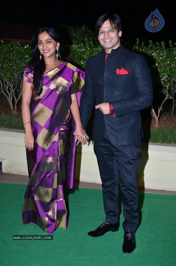 Bolly Celebs at Vishesh Bhatt Wedding Reception - 100 / 136 photos