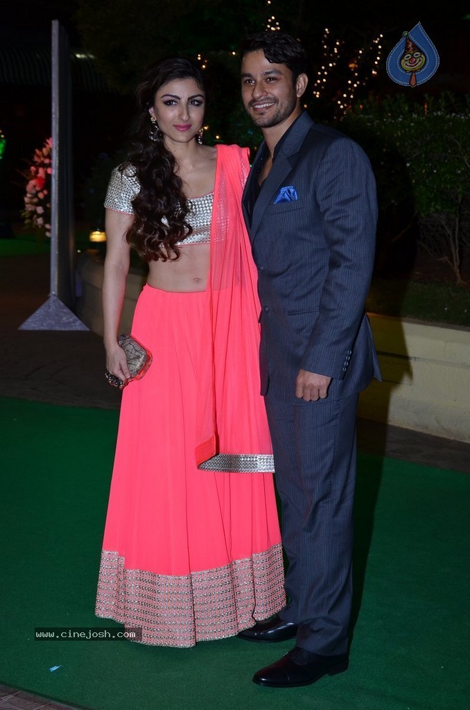 Bolly Celebs at Vishesh Bhatt Wedding Reception - 109 / 136 photos