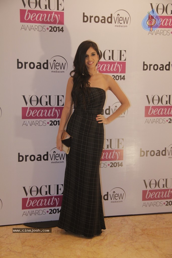 Bolly Celebs at VOGUE BEAUTY Awards 2014 - 4 / 47 photos