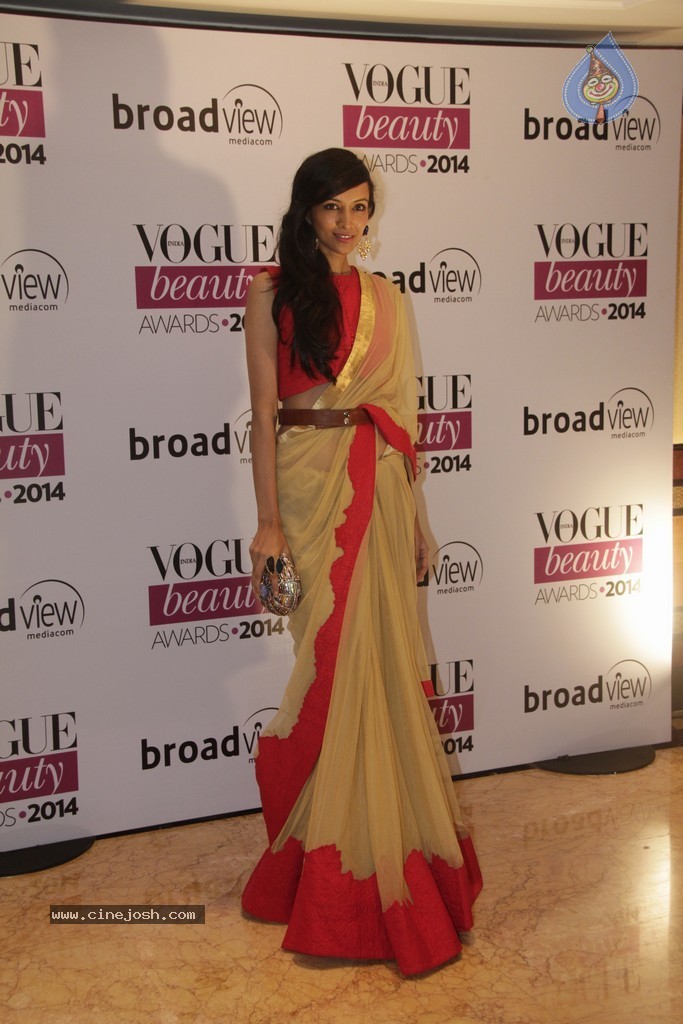 Bolly Celebs at VOGUE BEAUTY Awards 2014 - 10 / 47 photos