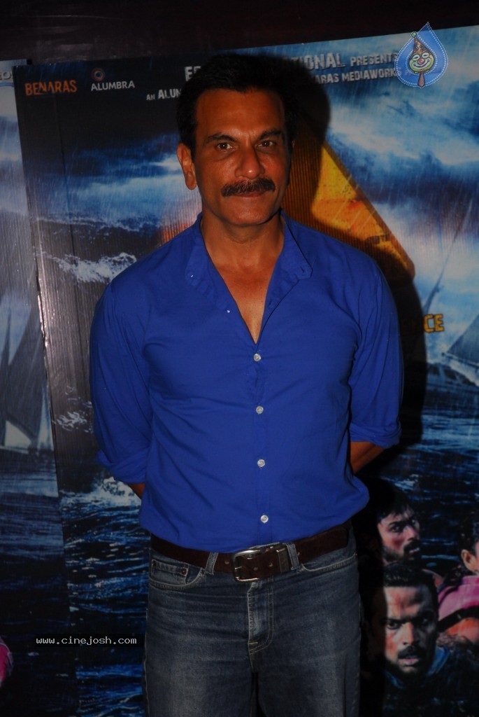 Bolly Celebs at Warning 3D Premiere - 4 / 48 photos
