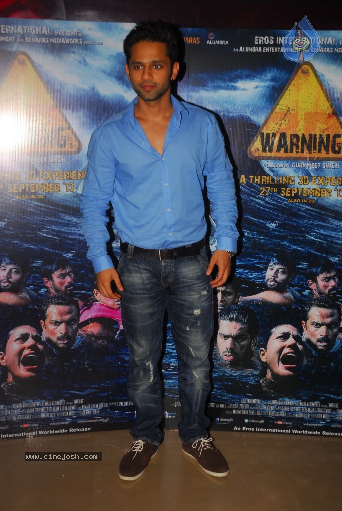 Bolly Celebs at Warning 3D Premiere - 12 / 48 photos