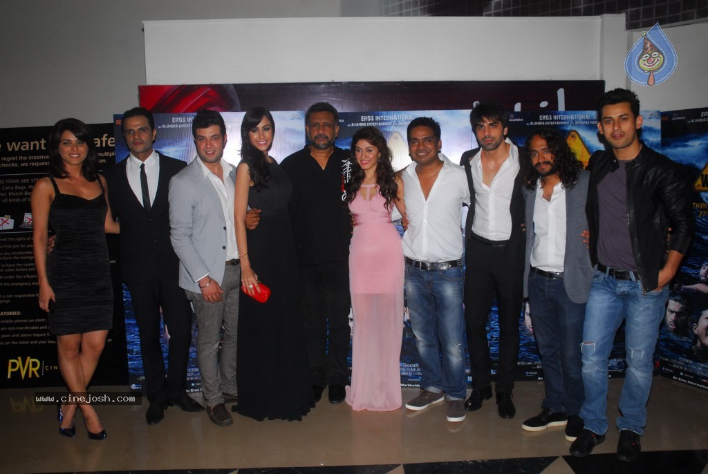 Bolly Celebs at Warning 3D Premiere - 17 / 48 photos