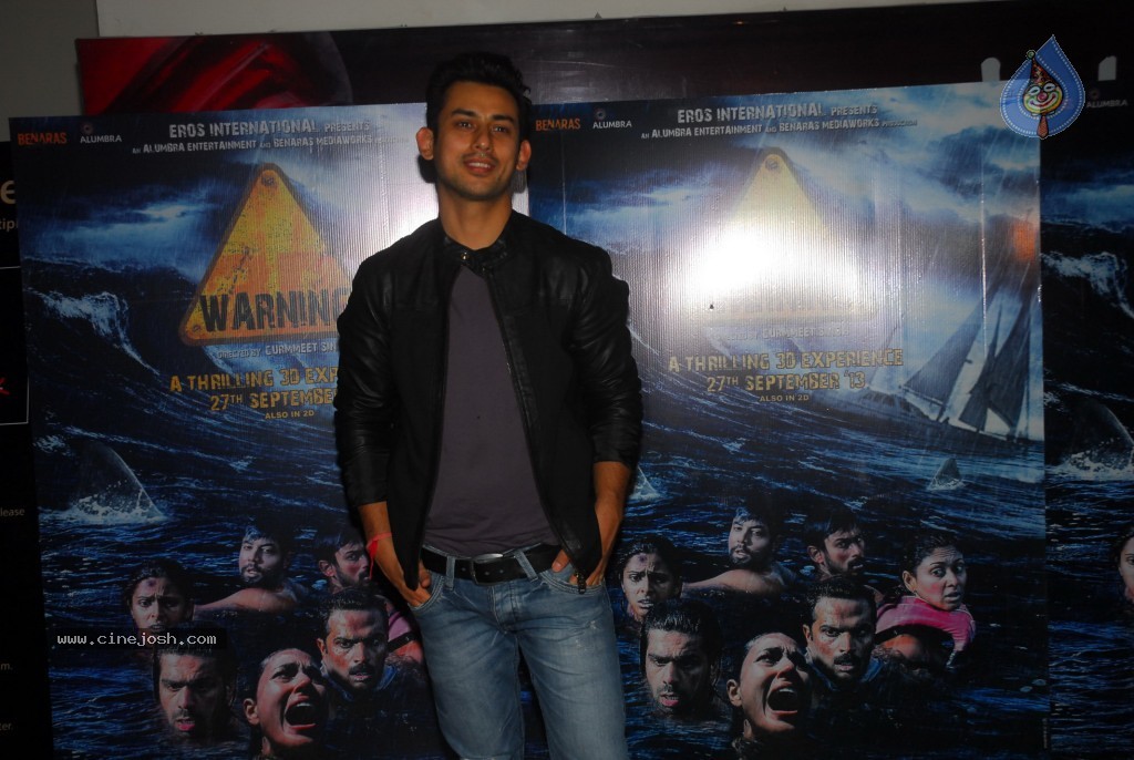Bolly Celebs at Warning 3D Premiere - 31 / 48 photos