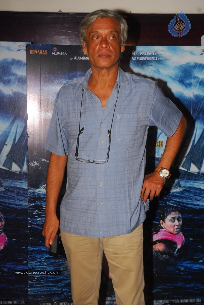 Bolly Celebs at Warning 3D Premiere - 48 / 48 photos