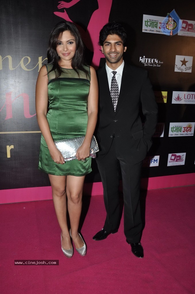 Bolly Celebs at Women Prerna Awards - 35 / 128 photos