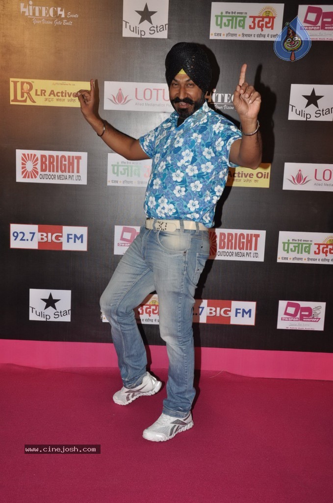 Bolly Celebs at Women Prerna Awards - 52 / 128 photos