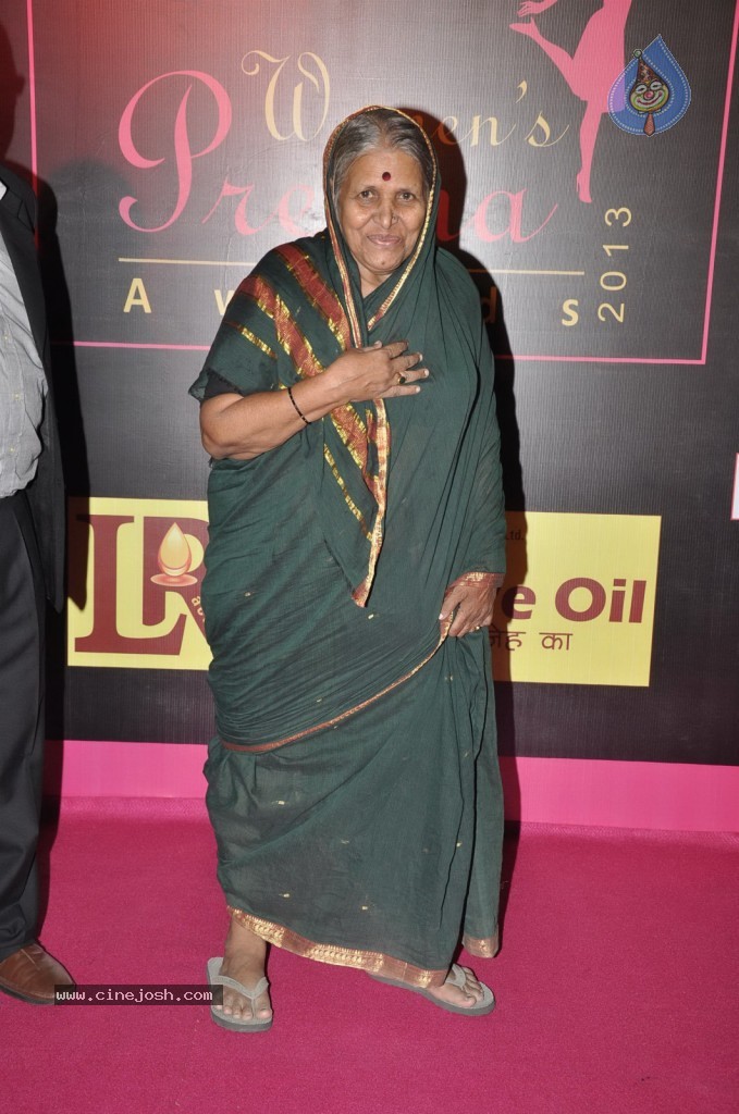 Bolly Celebs at Women Prerna Awards - 57 / 128 photos