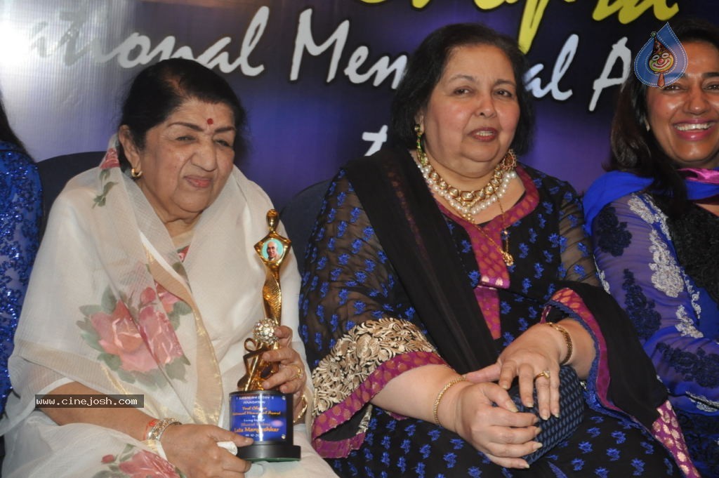Bolly Celebs at Yash Chopra Memorial Awards - 9 / 125 photos
