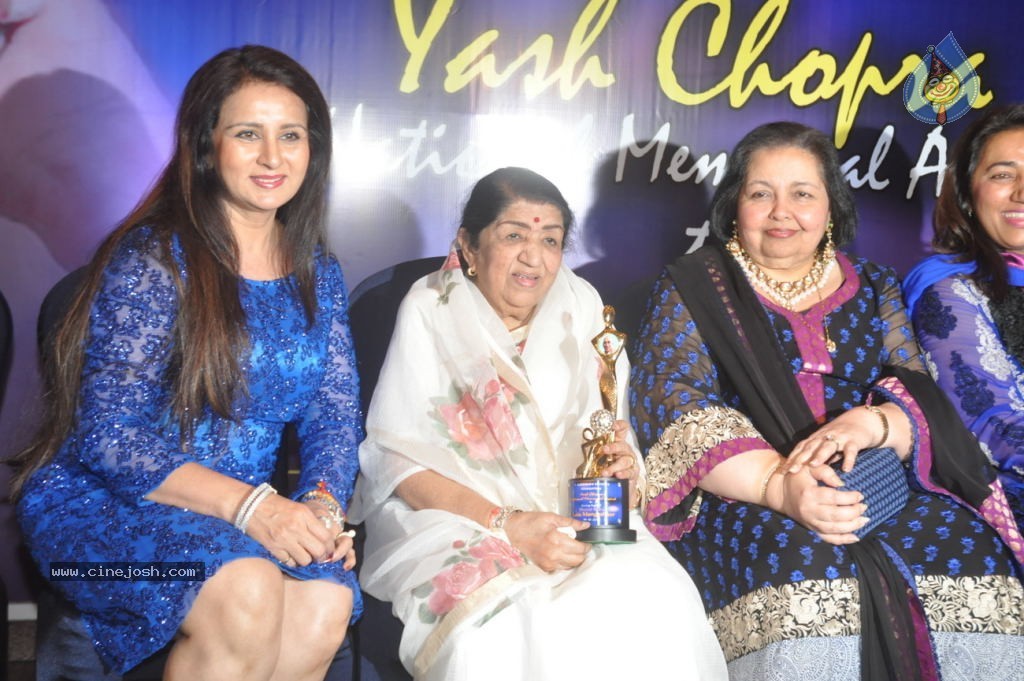 Bolly Celebs at Yash Chopra Memorial Awards - 21 / 125 photos