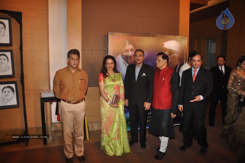 Bolly Celebs at Yash Chopra Memorial Awards - 39 / 125 photos