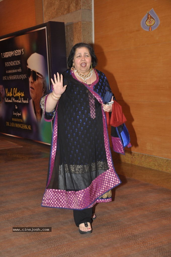 Bolly Celebs at Yash Chopra Memorial Awards - 48 / 125 photos