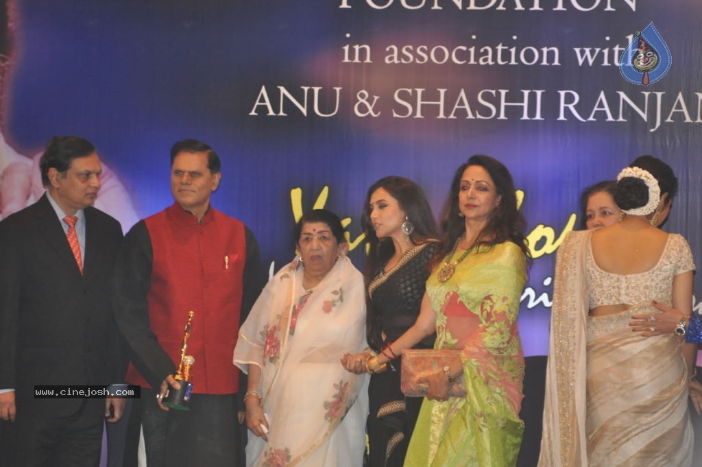 Bolly Celebs at Yash Chopra Memorial Awards - 58 / 125 photos