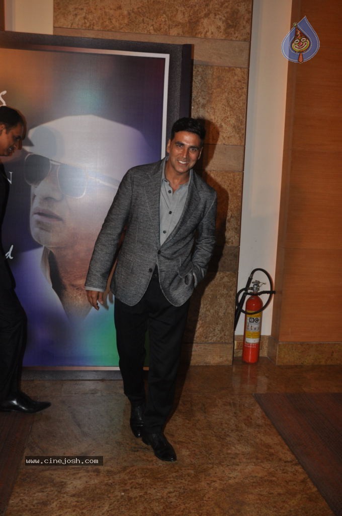 Bolly Celebs at Yash Chopra Memorial Awards - 65 / 125 photos