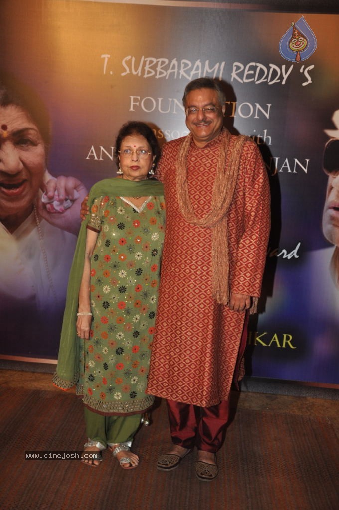 Bolly Celebs at Yash Chopra Memorial Awards - 77 / 125 photos