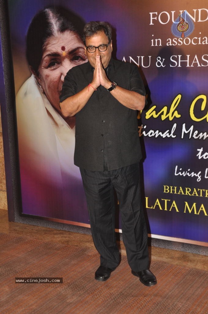 Bolly Celebs at Yash Chopra Memorial Awards - 78 / 125 photos
