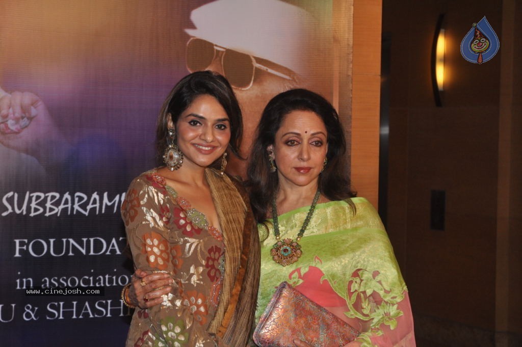 Bolly Celebs at Yash Chopra Memorial Awards - 81 / 125 photos
