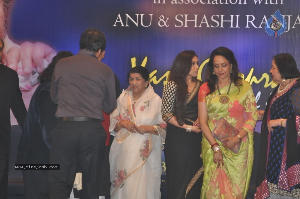 Bolly Celebs at Yash Chopra Memorial Awards - 93 / 125 photos
