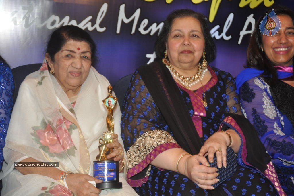 Bolly Celebs at Yash Chopra Memorial Awards - 103 / 125 photos