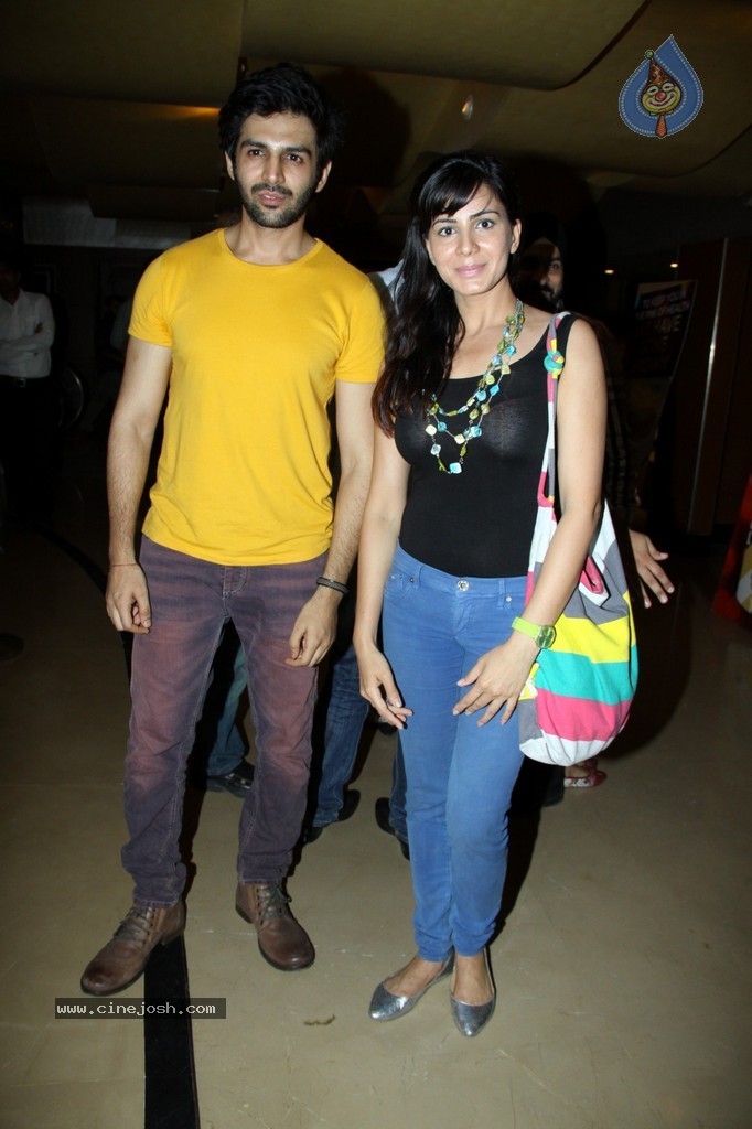 Bolly Celebs at Yeh Hai Bakrapur Special Show - 15 / 68 photos