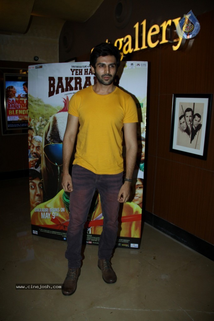 Bolly Celebs at Yeh Hai Bakrapur Special Show - 32 / 68 photos