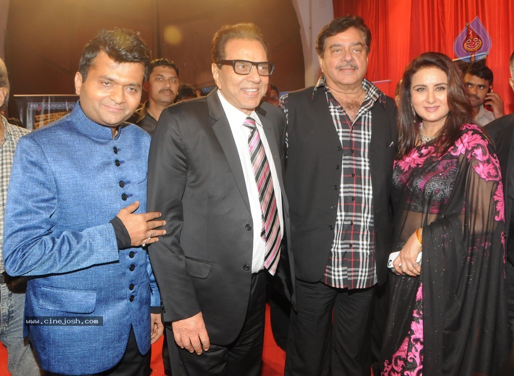 Bolly Celebs at Yes Bank Presents IIAA 2014 - 4 / 135 photos