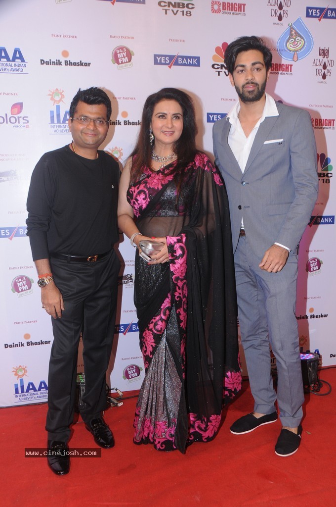 Bolly Celebs at Yes Bank Presents IIAA 2014 - 30 / 135 photos