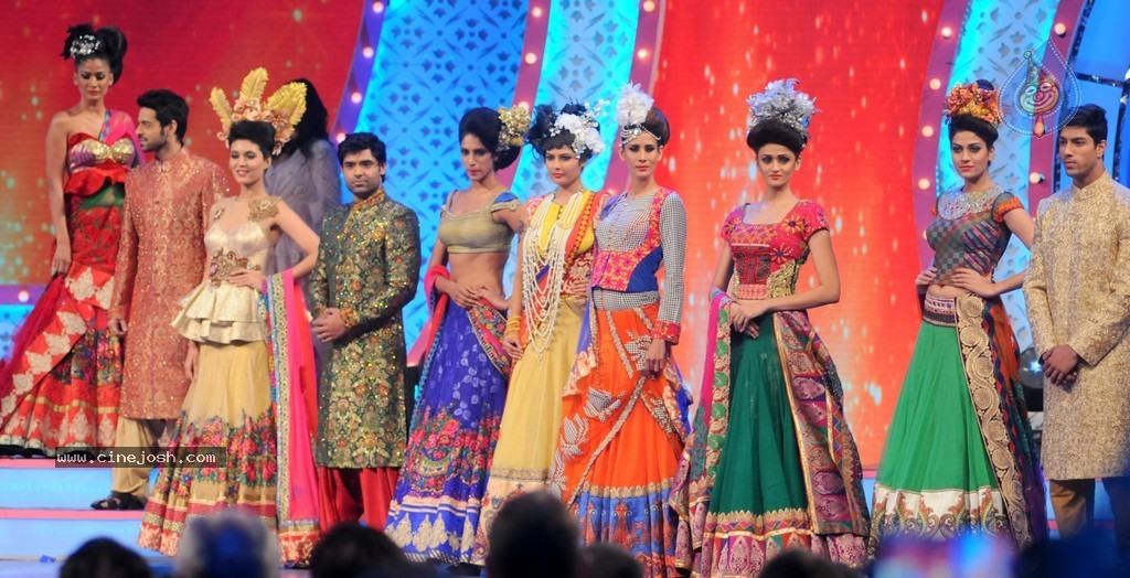 Bolly Celebs at Yes Bank Presents IIAA 2014 - 31 / 135 photos
