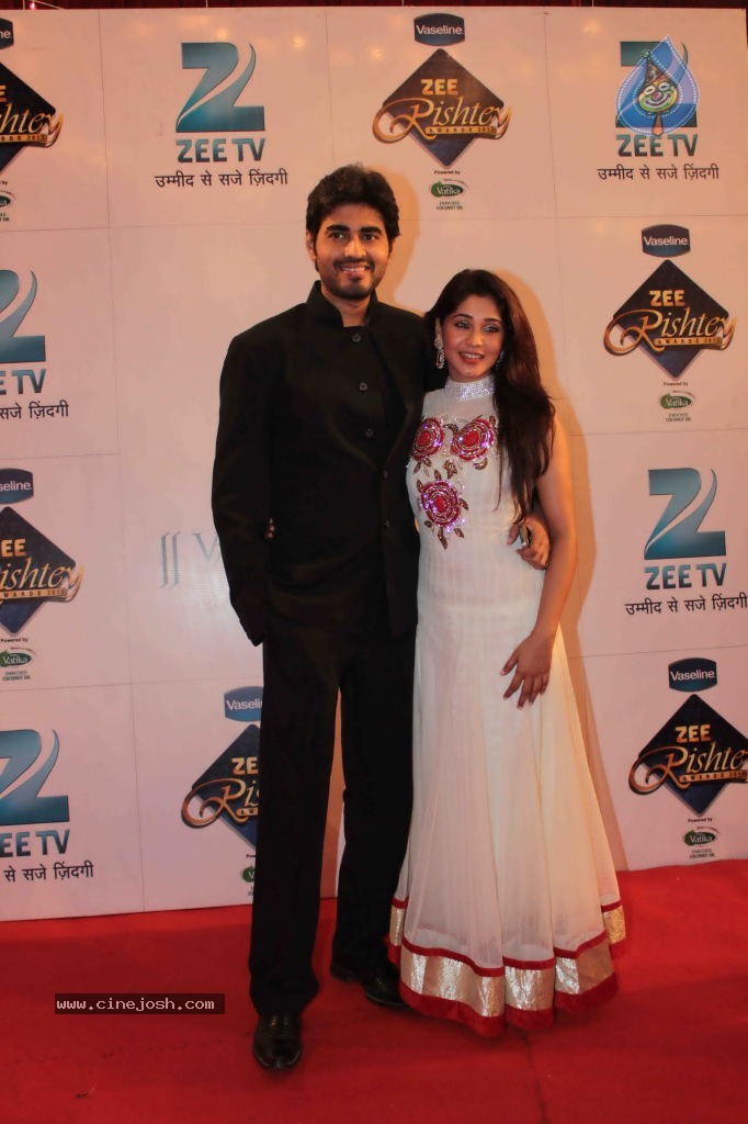 Bolly Celebs at Zee Rishtey Awards 2013 - 5 / 83 photos