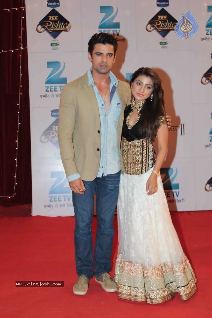 Bolly Celebs at Zee Rishtey Awards 2013 - 11 / 83 photos