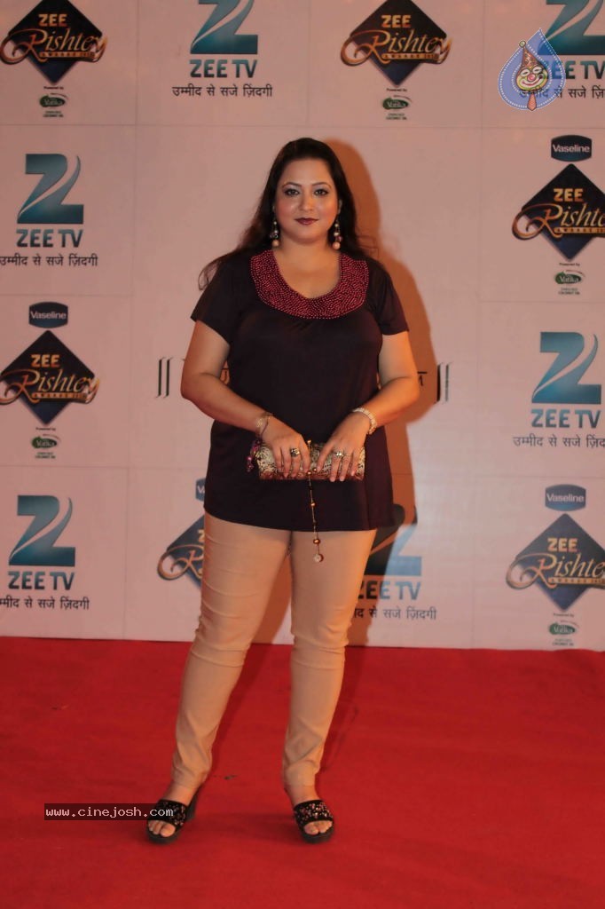Bolly Celebs at Zee Rishtey Awards 2013 - 31 / 83 photos