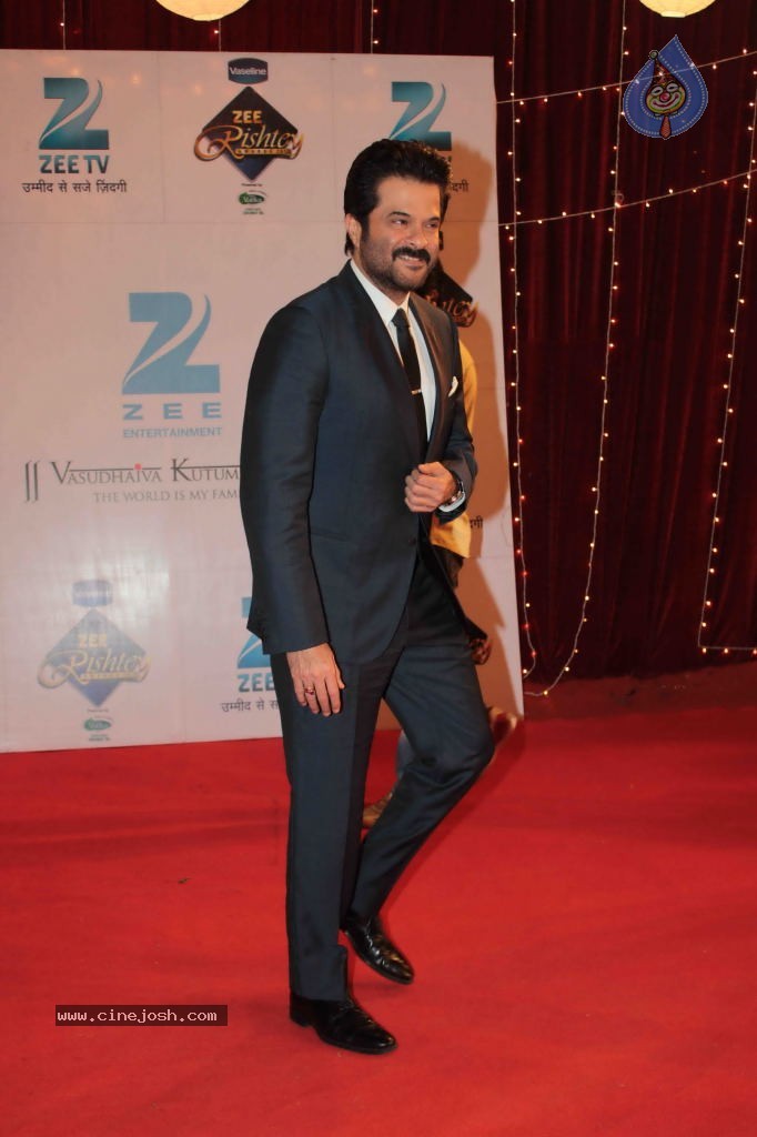 Bolly Celebs at Zee Rishtey Awards 2013 - 34 / 83 photos