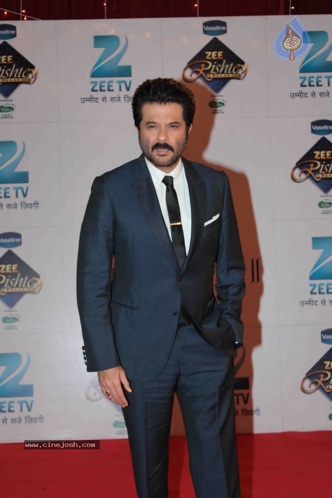 Bolly Celebs at Zee Rishtey Awards 2013 - 64 / 83 photos