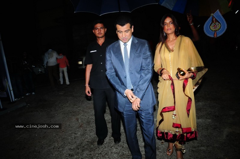 Bolly Celebs at ZEE Tv Boroplus Gold Awards - 18 / 34 photos