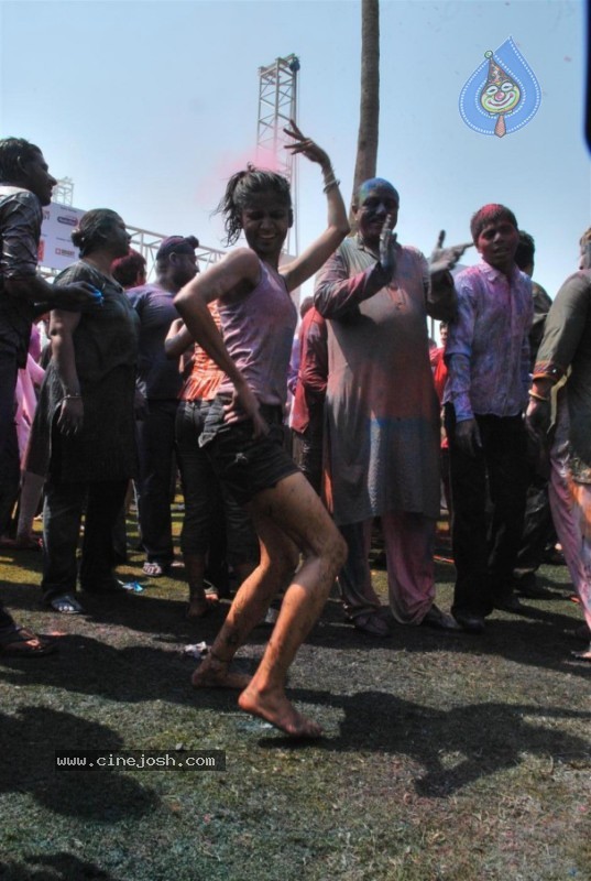 Bolly Celebs at Zoom Holi Celebrations - 21 / 54 photos